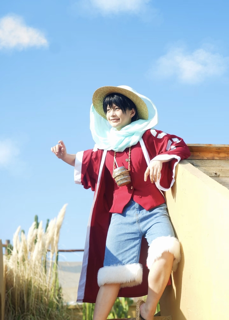 Ảnh Luffy cosplay vẻ ngoài đáng yêu cuốn hút