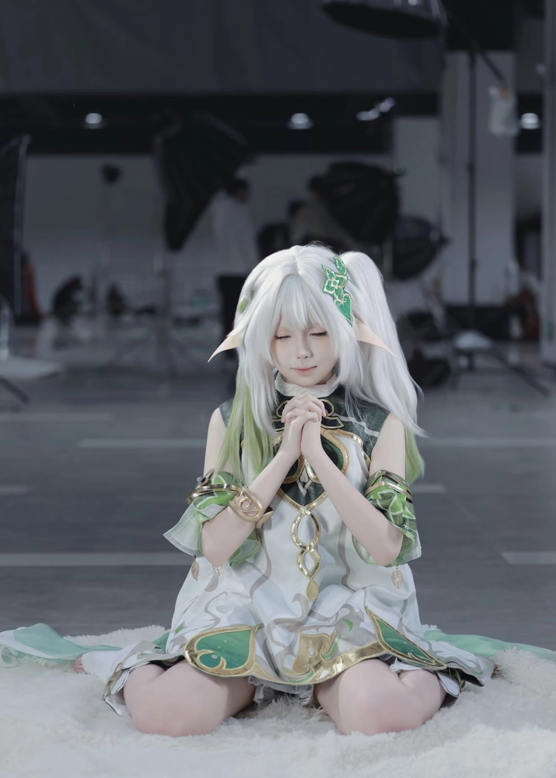 Ảnh Nahida cosplay vẻ đẹp thanh khiết đầy mê hoặc