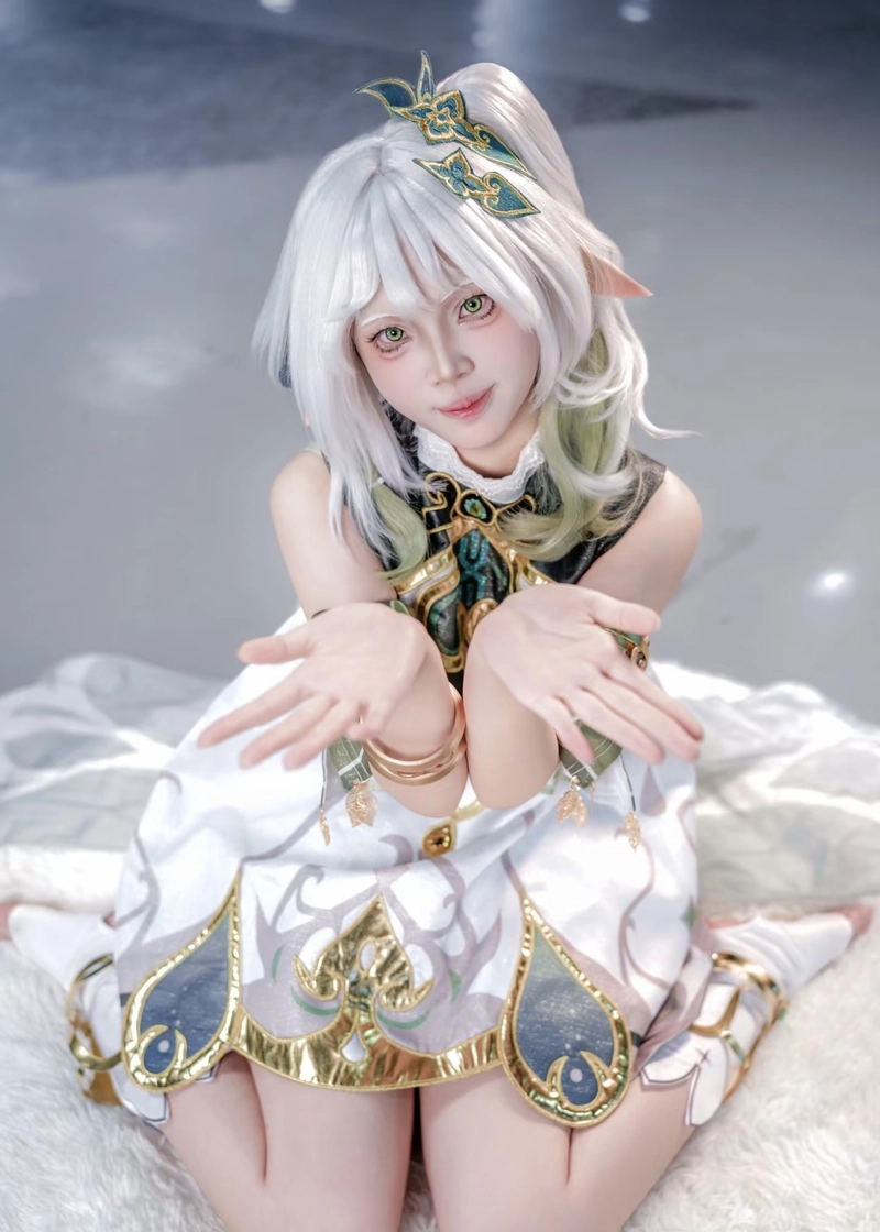 Ảnh Nahida cosplay xinh đẹp phong cách thần rừng dịu dàng
