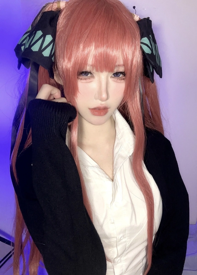 Ảnh Nino Nakano cosplay ánh mắt long lanh đầy cảm xúc