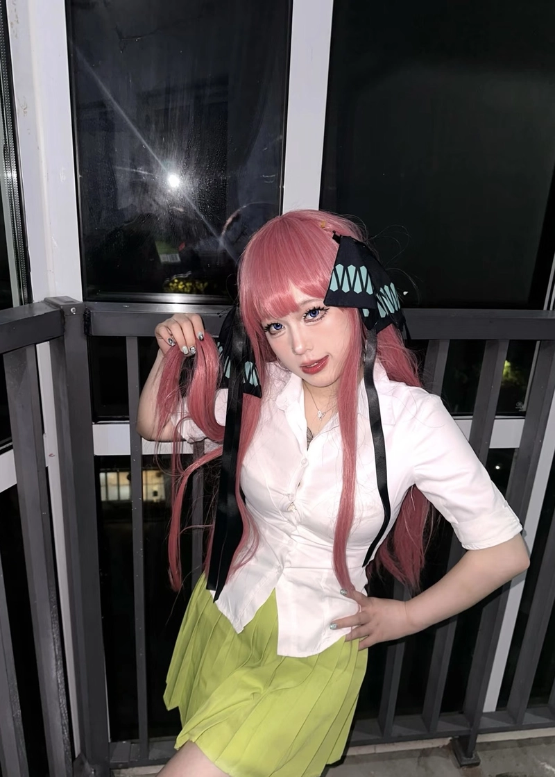 Ảnh Nino Nakano cosplay biểu cảm cuốn hút đầy cá tính
