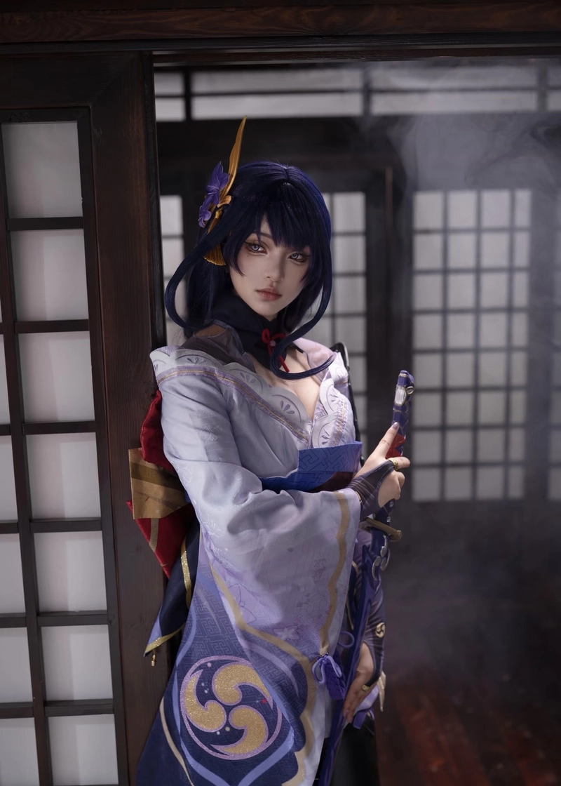 Ảnh Raiden cosplay gây chú ý bởi khí chất vững vàng