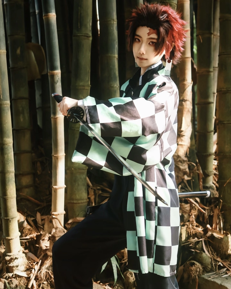 Ảnh Tanjiro cosplay ánh mắt chân thành đầy cảm xúc