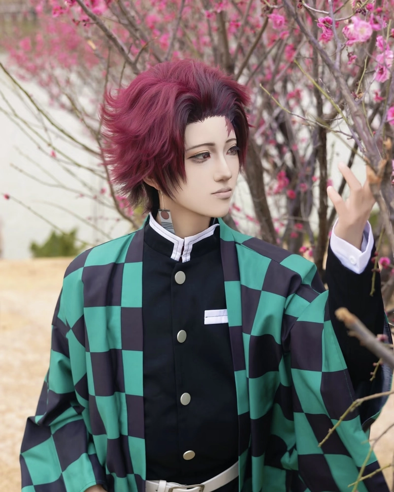 Ảnh Tanjiro cosplay biểu cảm mạnh mẽ đầy cảm xúc