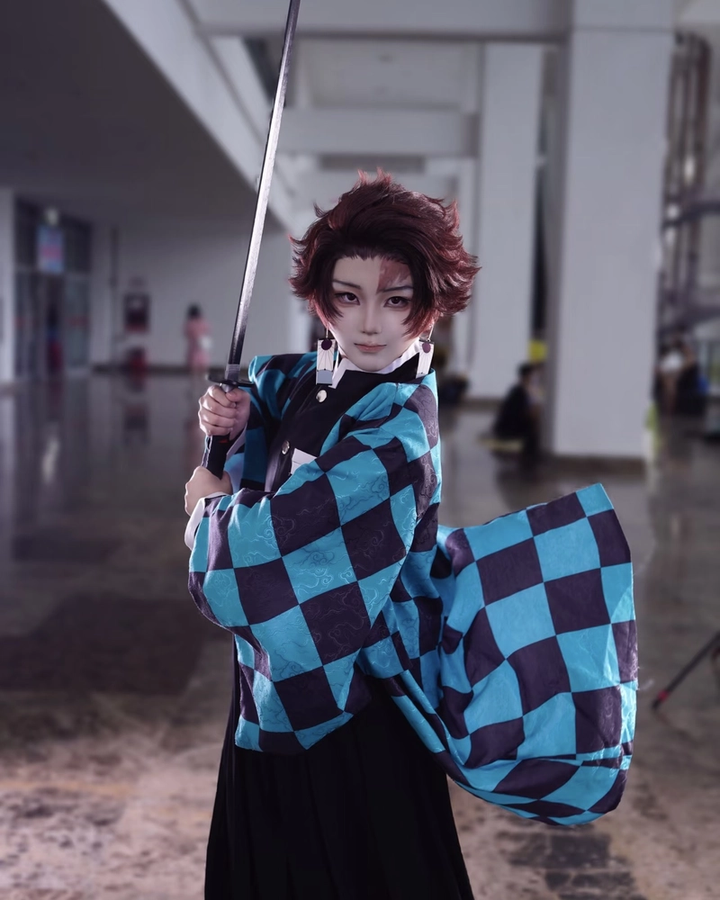 Ảnh Tanjiro cosplay trang phục chiến binh đầy cá tính