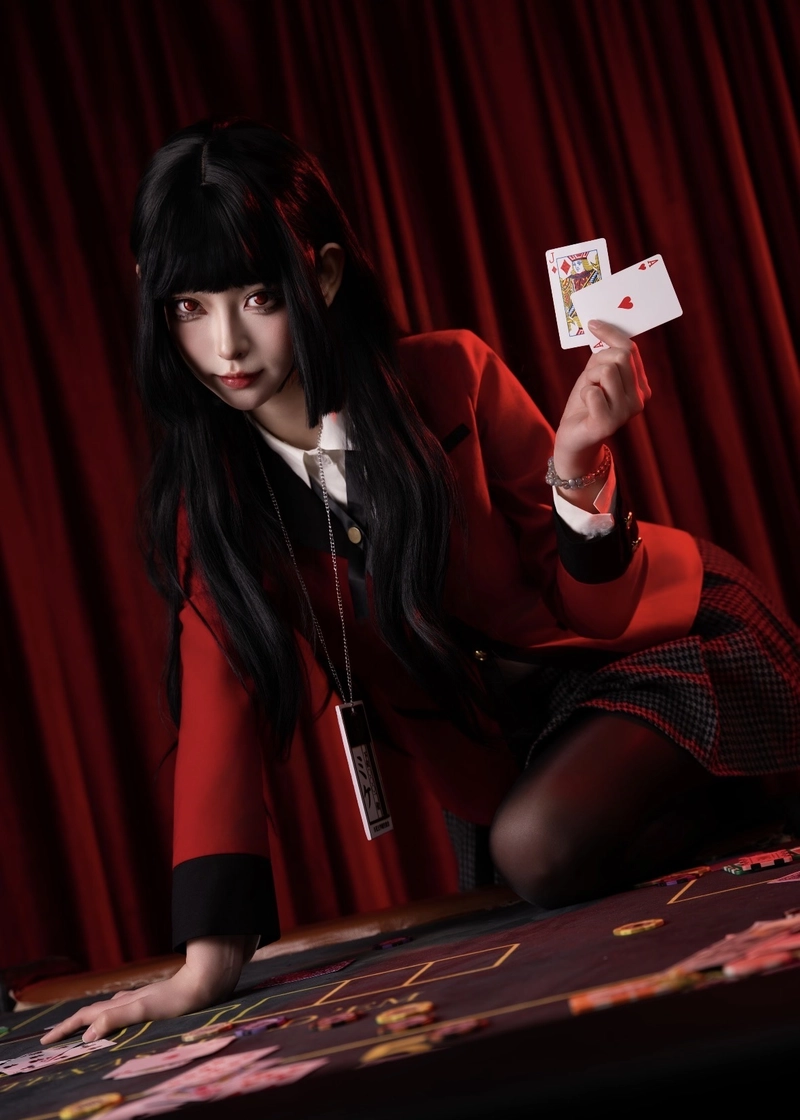 Ảnh Yumeko cosplay ánh mắt mê hoặc đầy bí ẩn