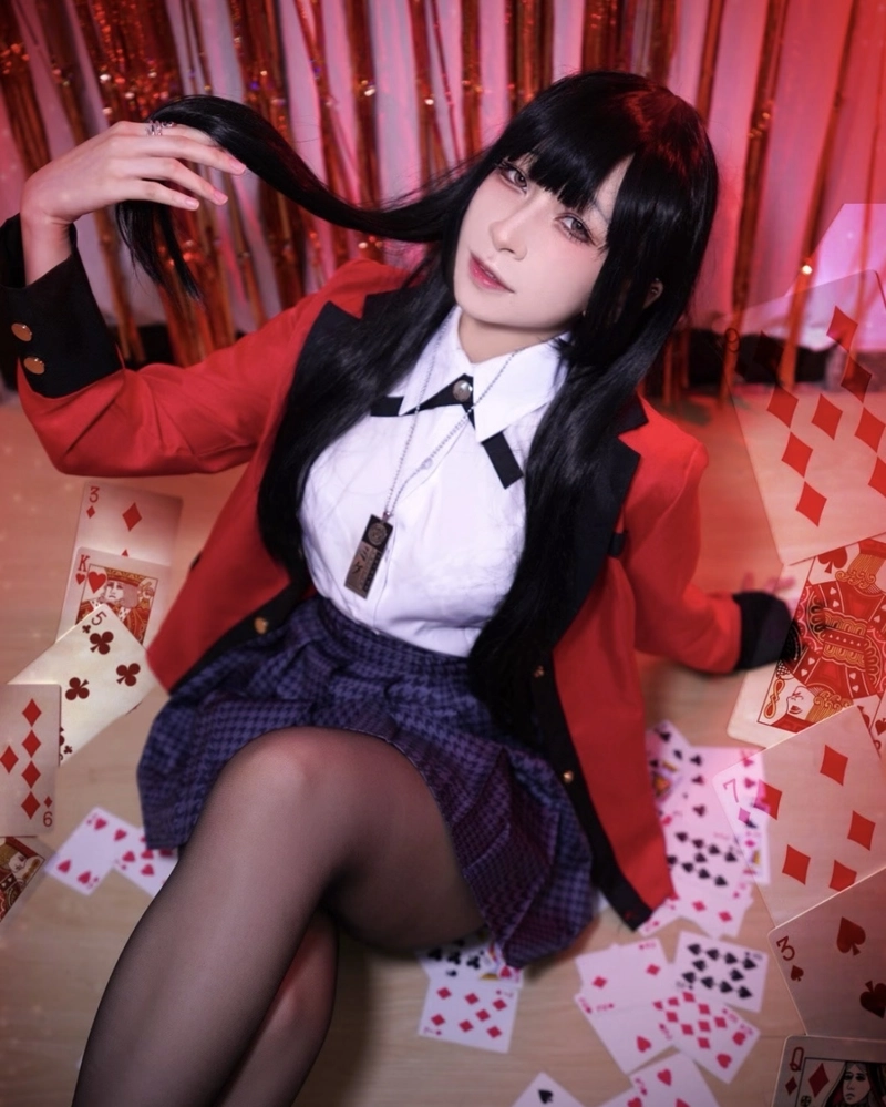 Ảnh Yumeko cosplay biểu cảm điên loạn đầy hấp dẫn
