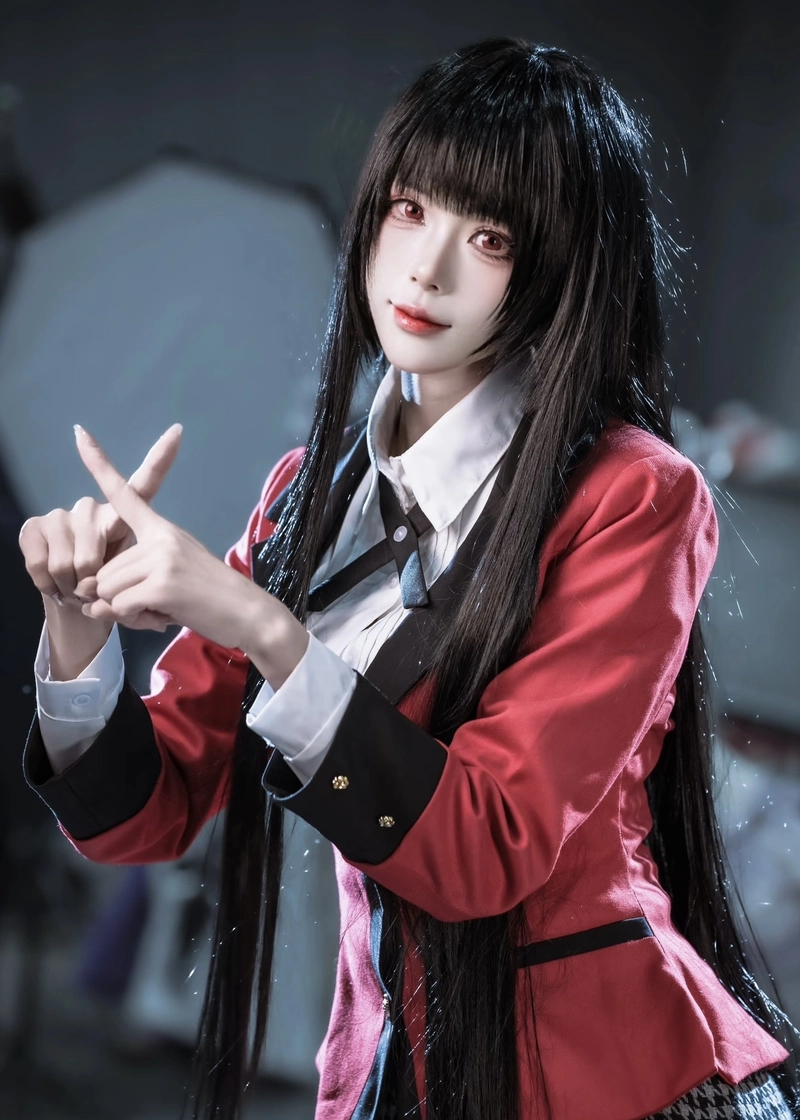 Ảnh Yumeko cosplay biểu cảm tự tin quyến rũ