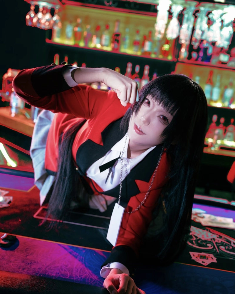 Ảnh Yumeko cosplay tạo dáng nhẹ nhưng đầy khí chất
