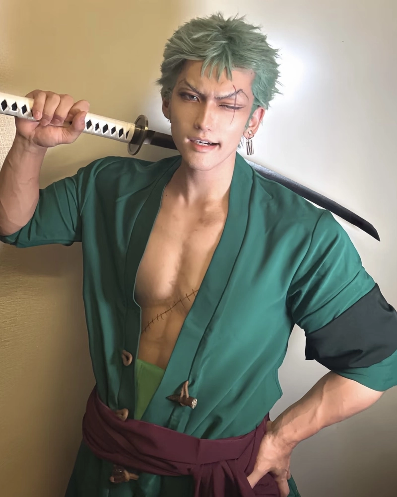 Ảnh Zoro cosplay vẻ ngoài rắn rỏi đầy cuốn hút