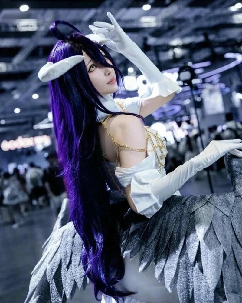 Ảnh albedo cosplay phù hợp fan anime Overlord lâu năm