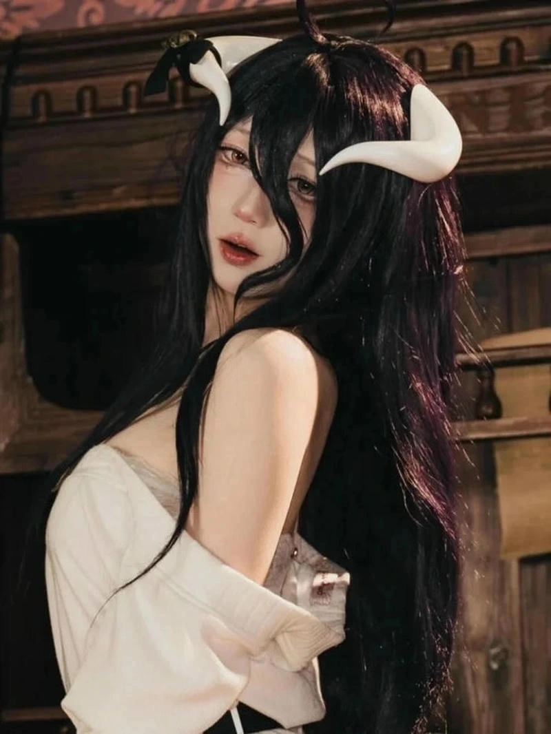Ảnh albedo cosplay tái hiện thủ hộ tầng nổi tiếng Overlord