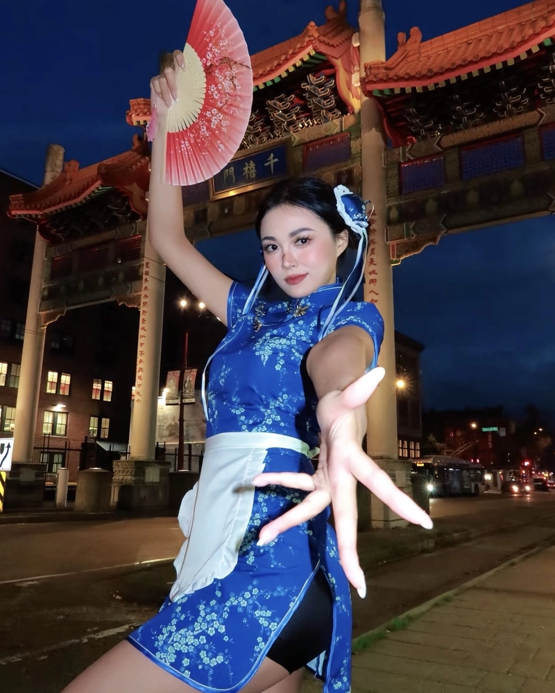 Ảnh cosplay Chun Li tạo dáng linh hoạt mạnh mẽ
