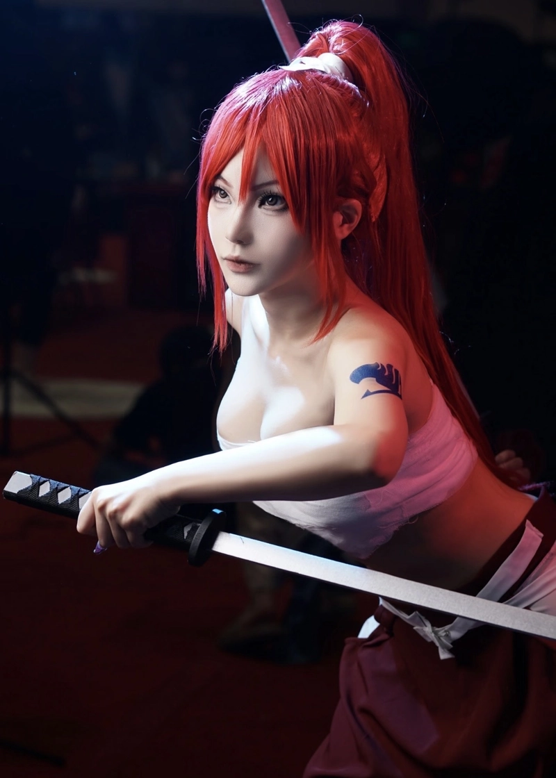 Ảnh cosplay Erza mang vẻ đẹp mạnh mẽ đầy cá tính