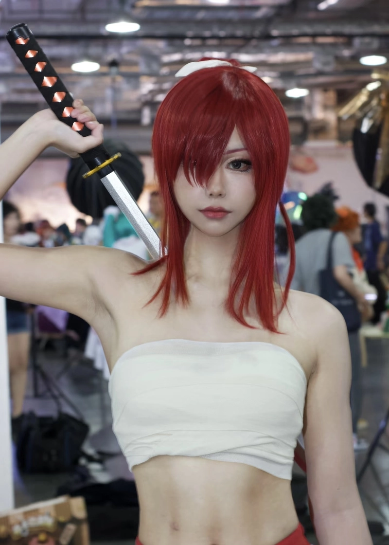Ảnh cosplay Erza mang vẻ đẹp quyến rũ đầy sức hút