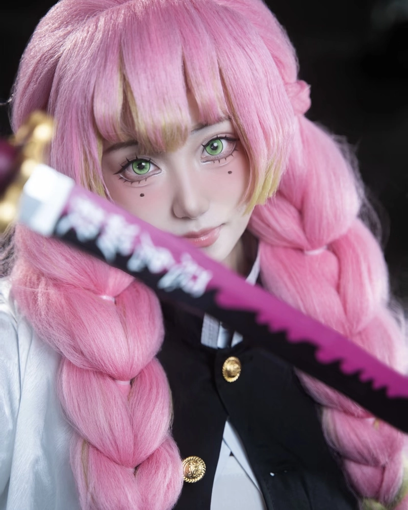 Ảnh cosplay Luyến Trụ ánh nhìn tươi sáng đầy sức hút