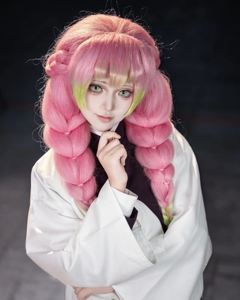 Ảnh cosplay Luyến Trụ rực rỡ sắc hồng tạo hình nổi bật