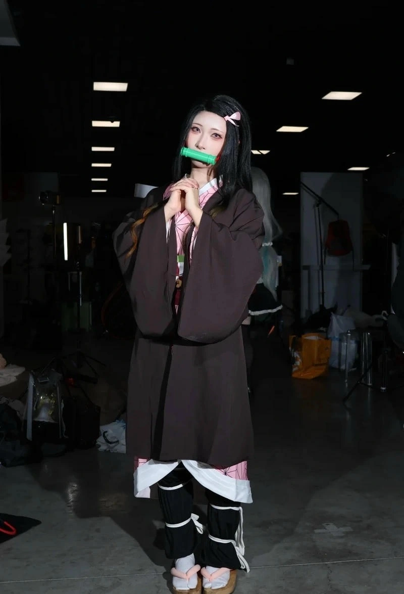 Ảnh cosplayer nữ hóa thân thành Nezuko cực giống trong anime