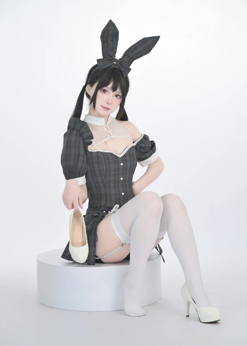 Ảnh gái xinh cosplay thỏ ánh mắt dịu dàng nổi bật