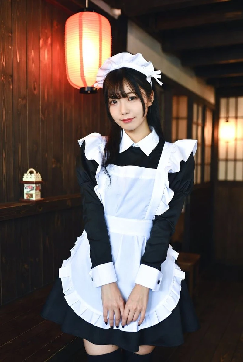 Ảnh maid cosplay với tạo hình hầu gái anime đáng yêu