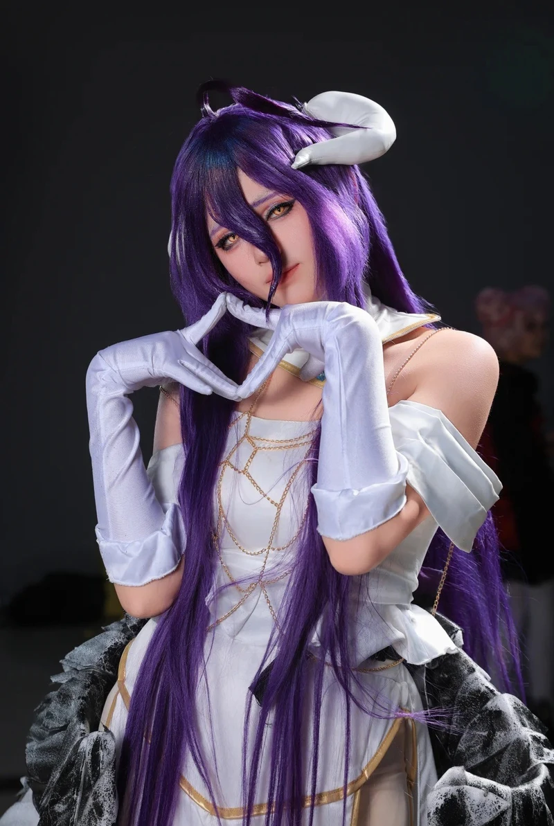 Ảnh nữ ác ma cosplay nổi bật cùng albedo cosplay