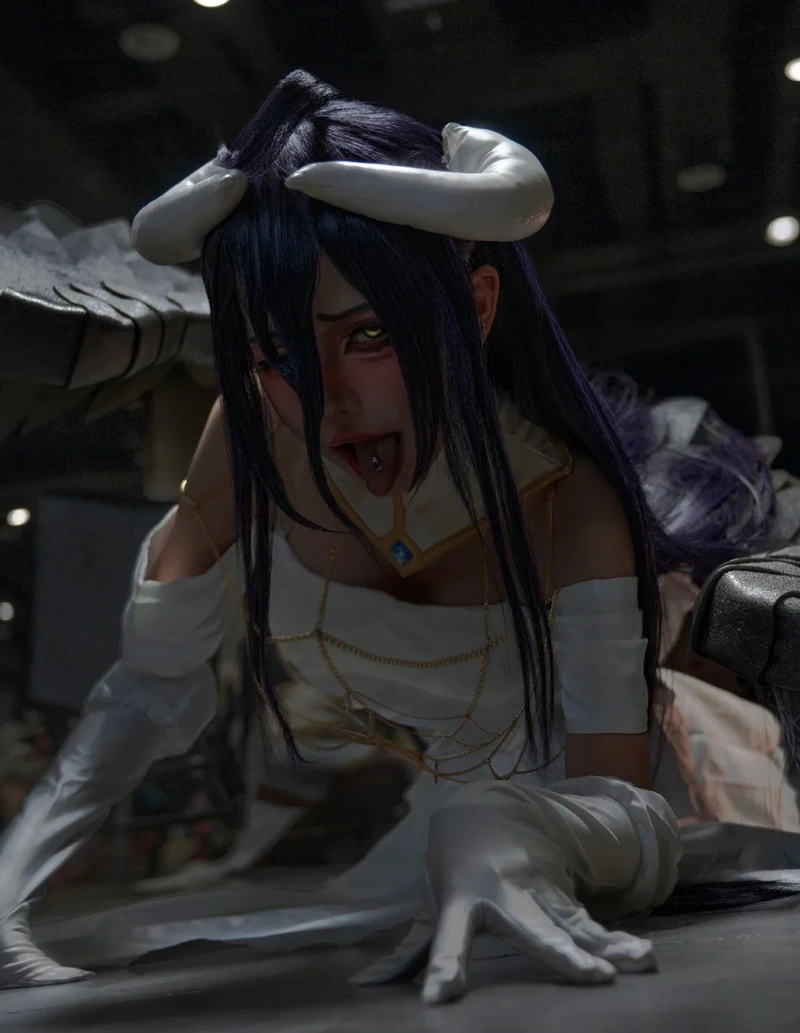 Bộ váy trắng nổi tiếng xuất hiện trong albedo cosplay
