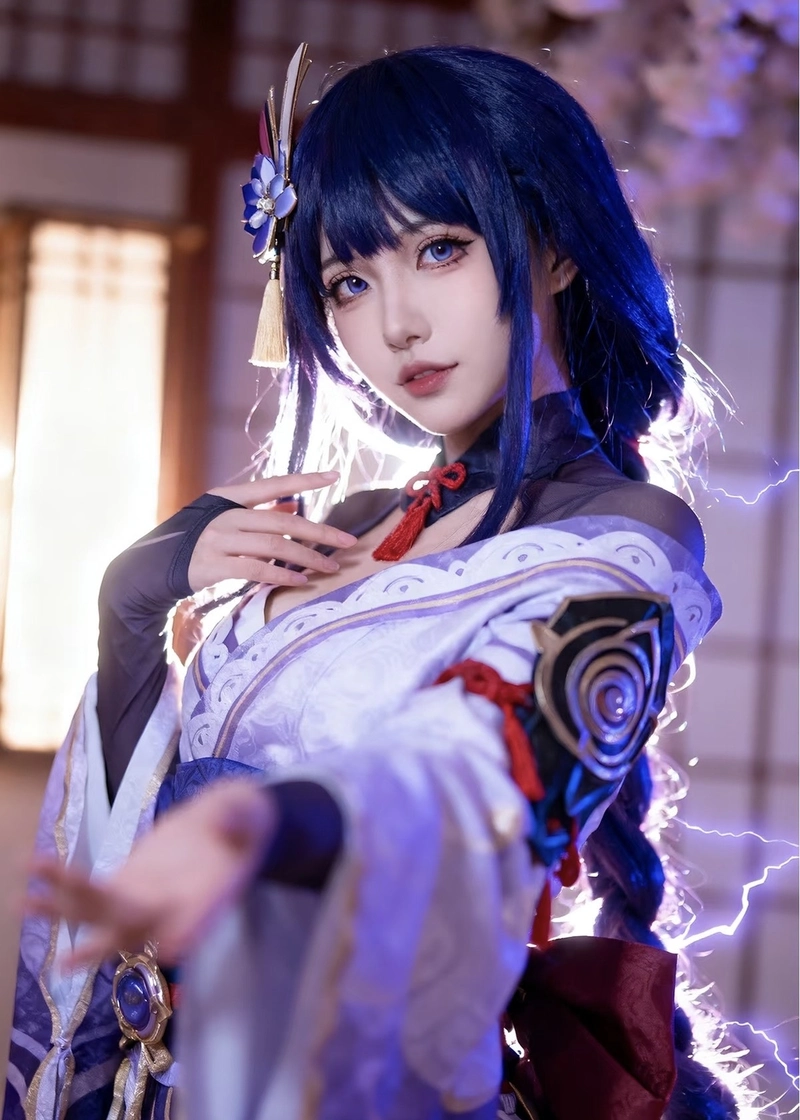 Bức hình Raiden cosplay với ánh nhìn quyết đoán mạnh mẽ