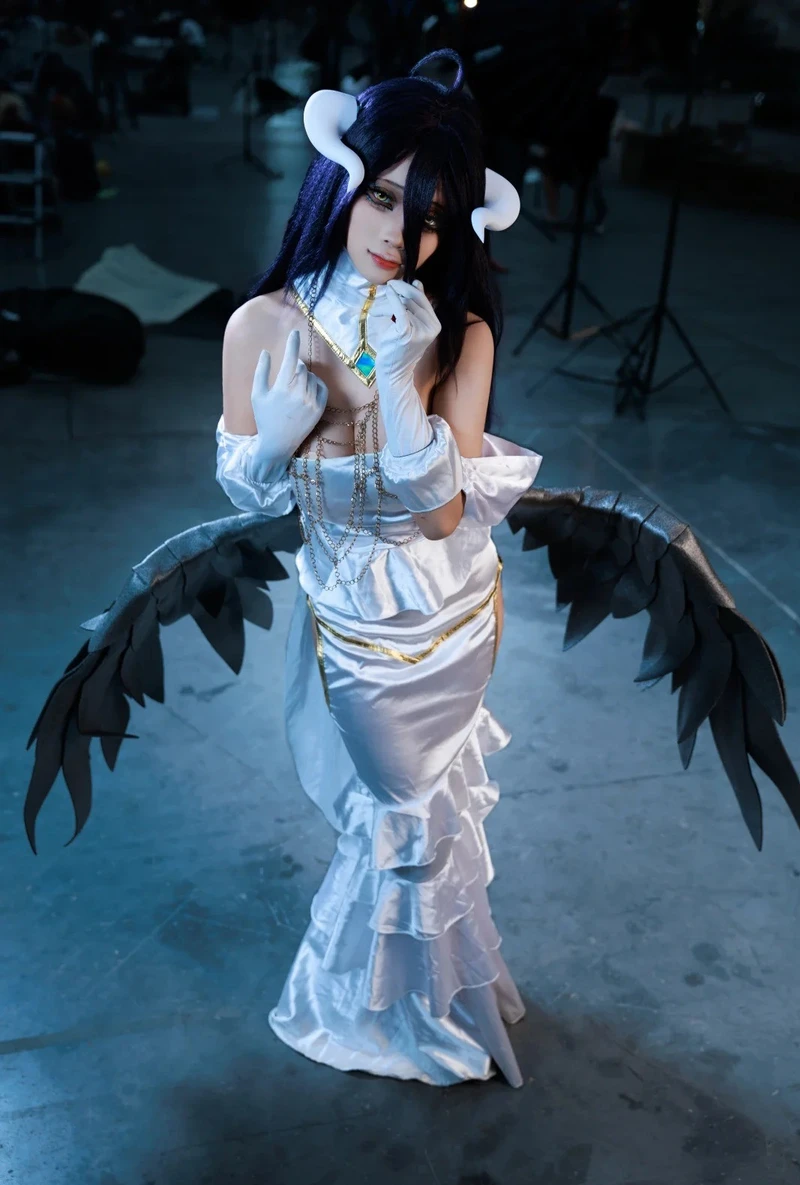 Coser anime gây ấn tượng cùng albedo cosplay đẹp mắt