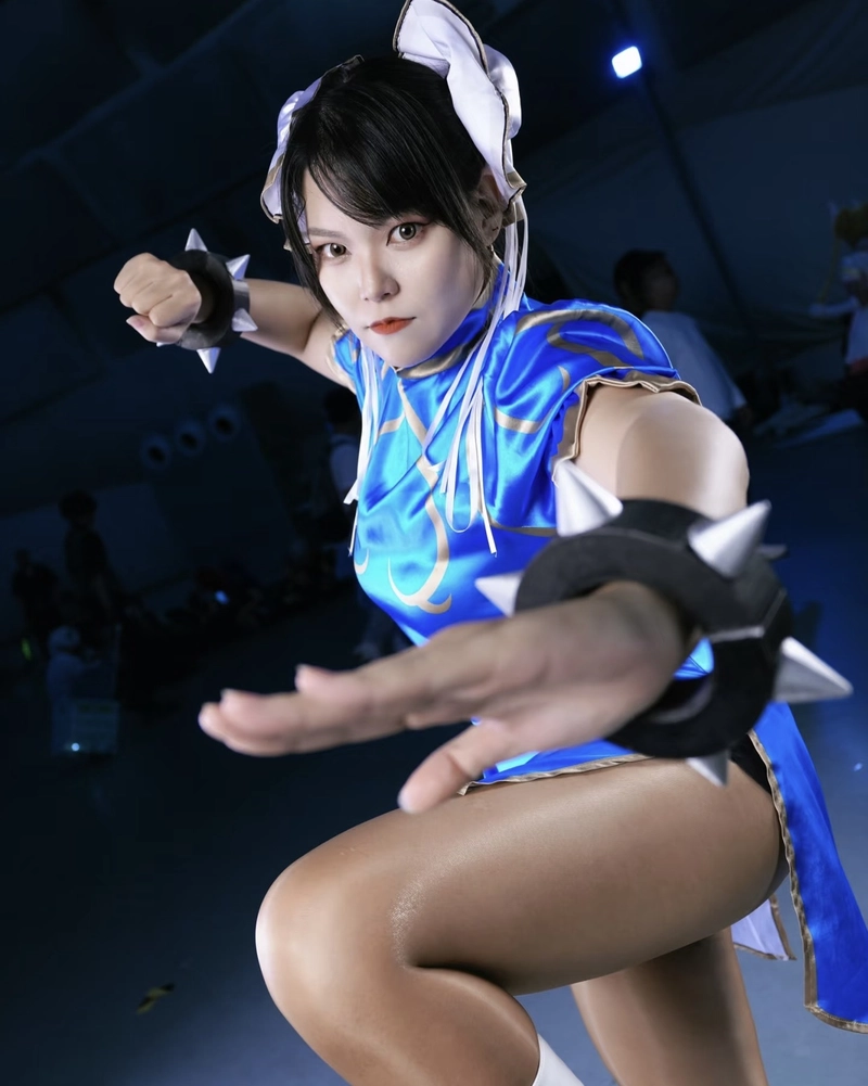 Cosplay Chun Li phong cách nữ chiến binh dũng mãnh