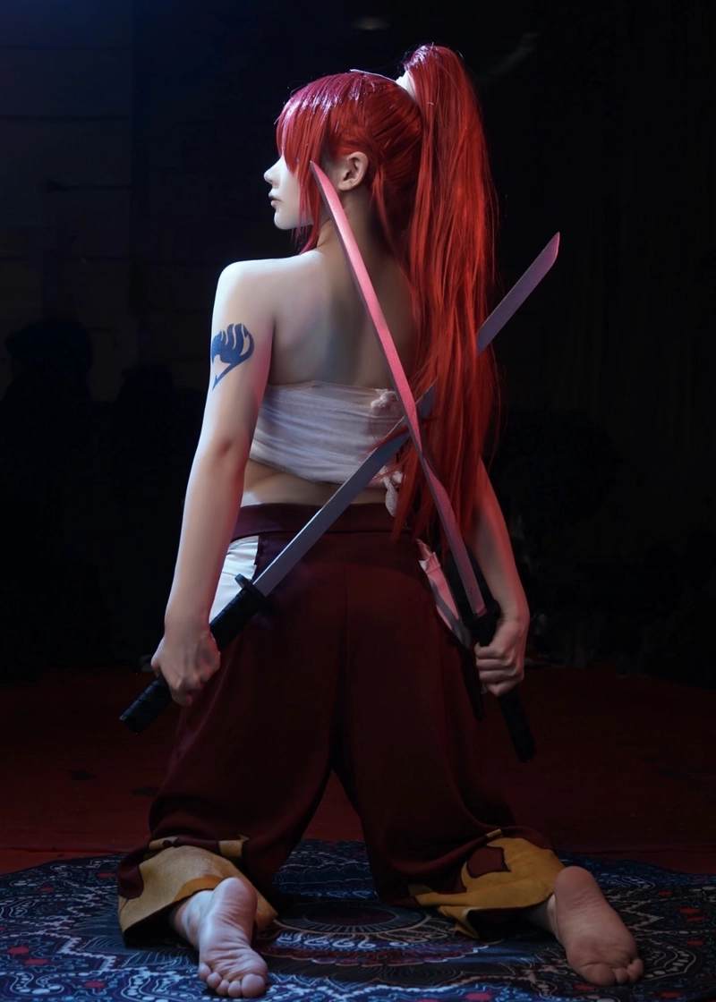Cosplay Erza nữ mang vẻ đẹp hiện đại đầy cuốn hút