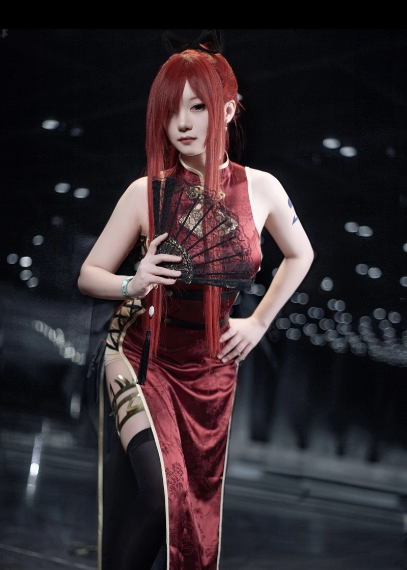Cosplay Erza nữ xinh xắn thần thái cuốn hút nổi bật