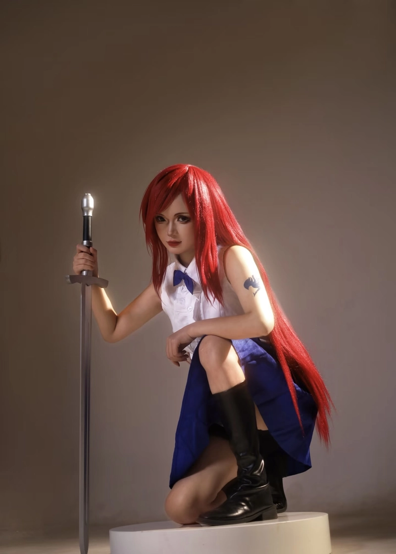 Cosplay Erza xinh đẹp phong cách nữ chiến binh nổi bật