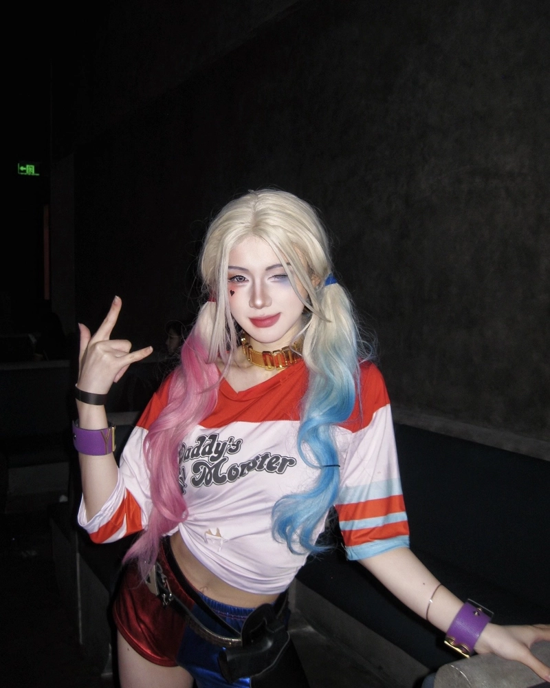 Cosplay Harley Quinn tạo hình sexy nổi bật đầy cá tính