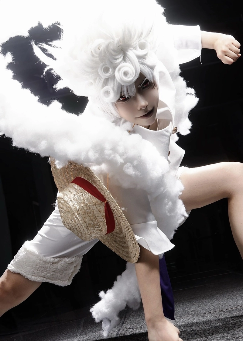 Cosplay Luffy tạo hình đơn giản đậm chất nhân vật