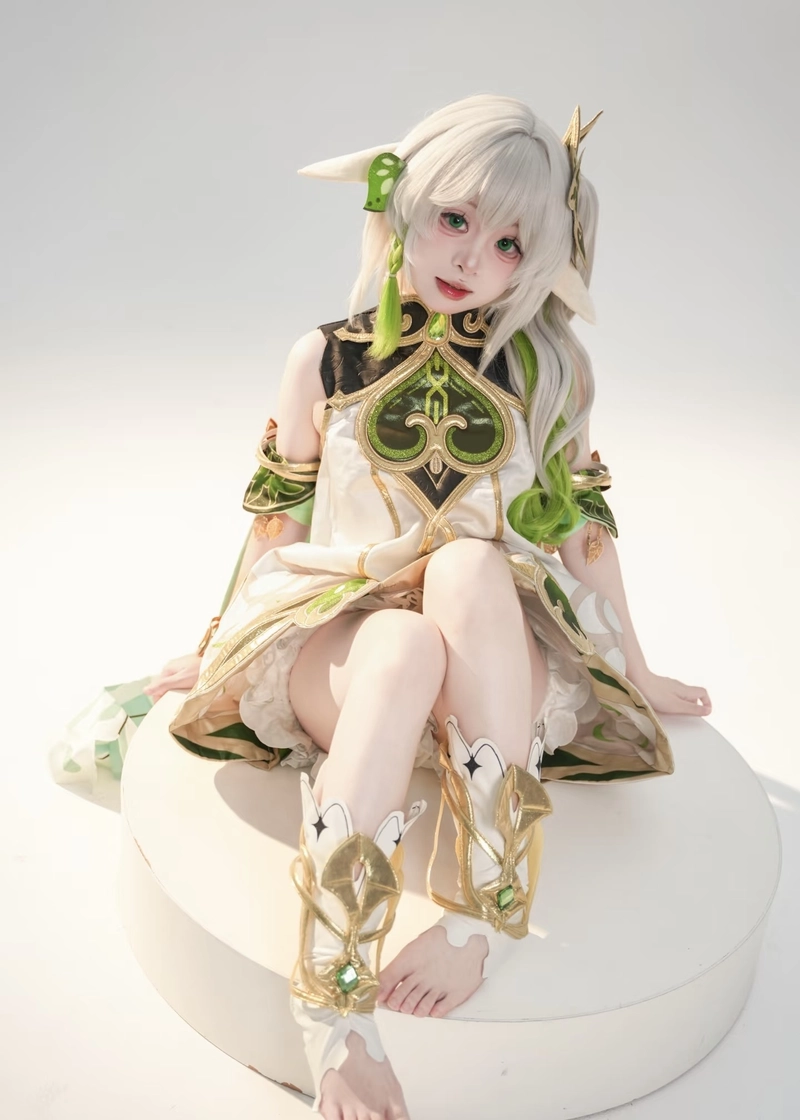 Cosplay Nahida nữ biểu cảm dịu dàng đầy cuốn hút