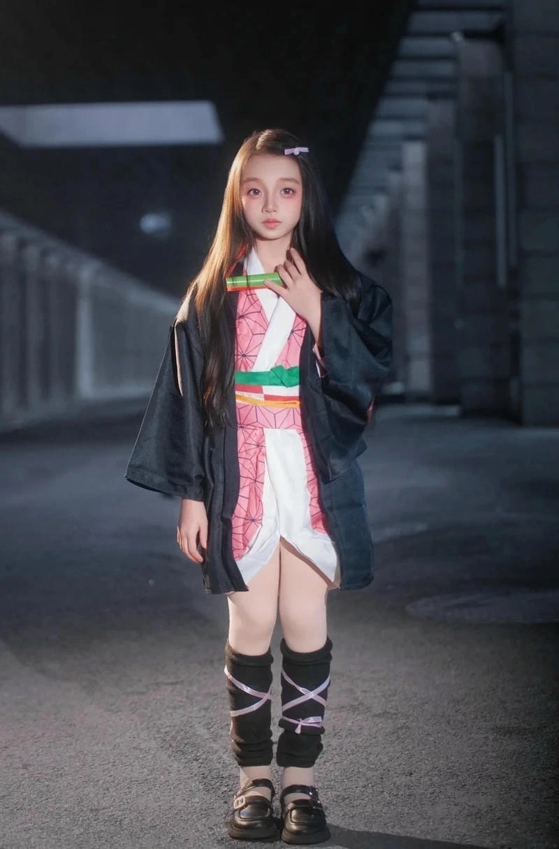 Cosplay Nezuko cầm ống tre phong cách anime cực xinh