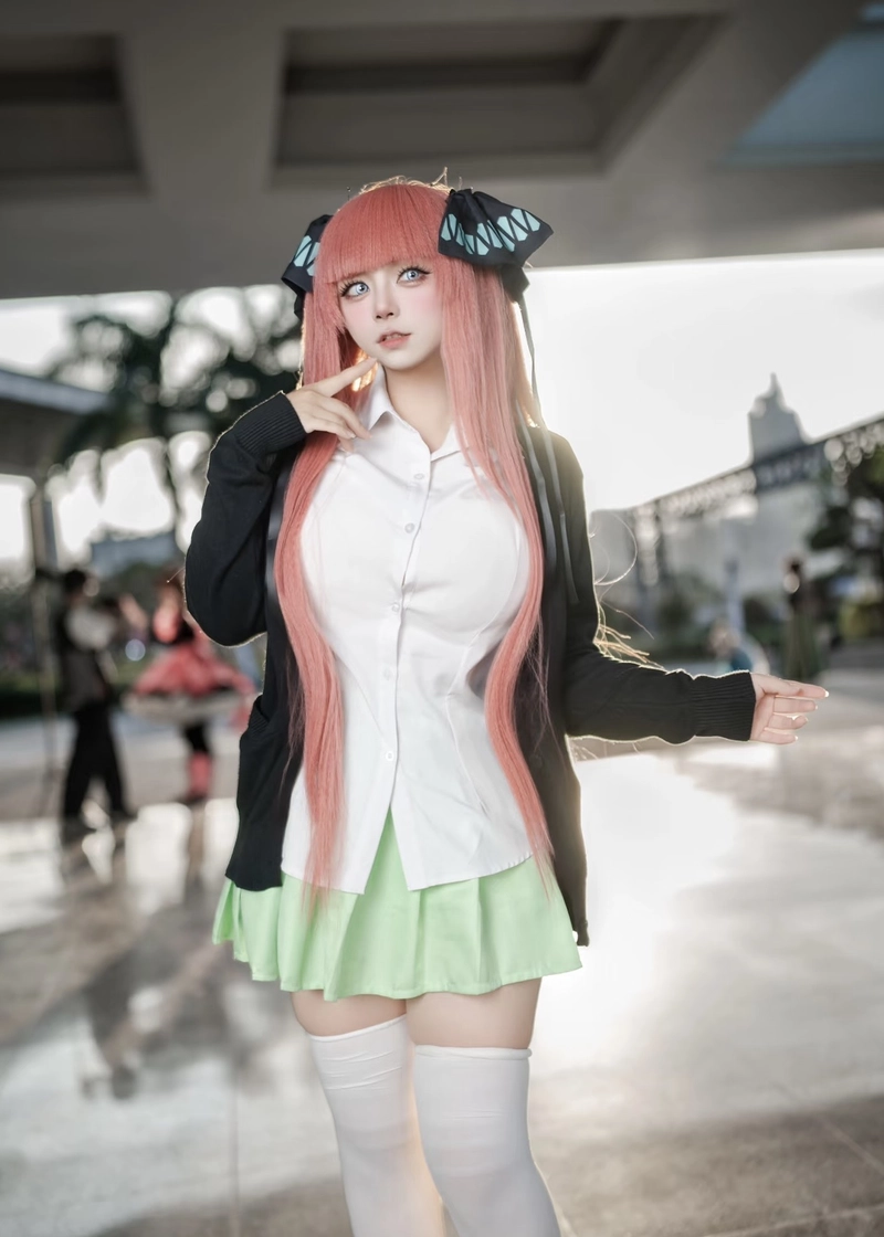 Cosplay Nino Nakano ánh mắt kiêu kỳ đầy cá tính riêng