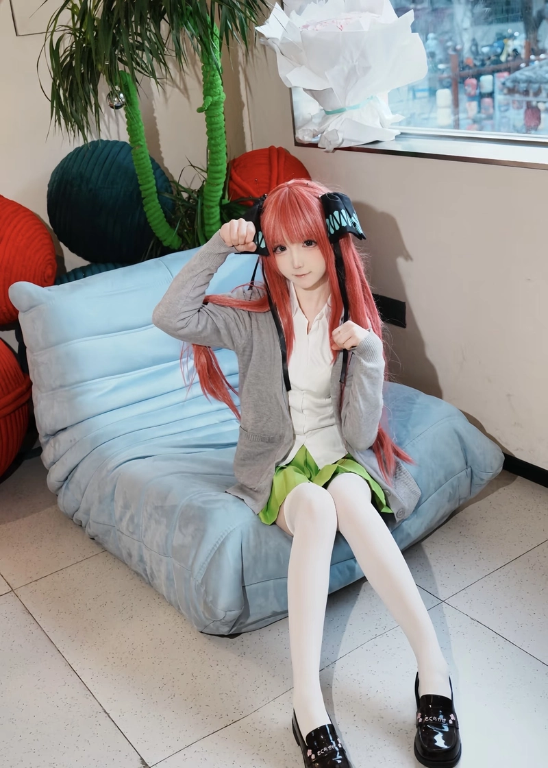 Cosplay Nino Nakano phong cách nữ sinh hiện đại đầy cuốn hút