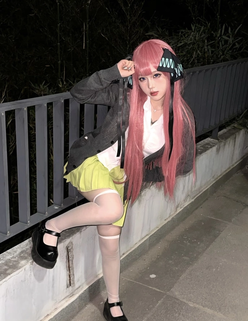 Cosplay Nino Nakano phong cách thời trang đầy cá tính