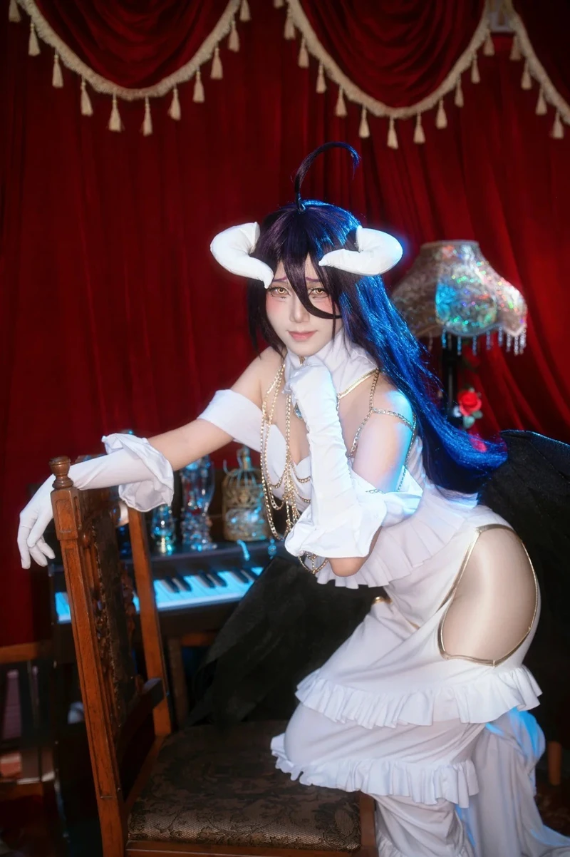 Cosplayer tái hiện Albedo qua albedo cosplay cực chuẩn