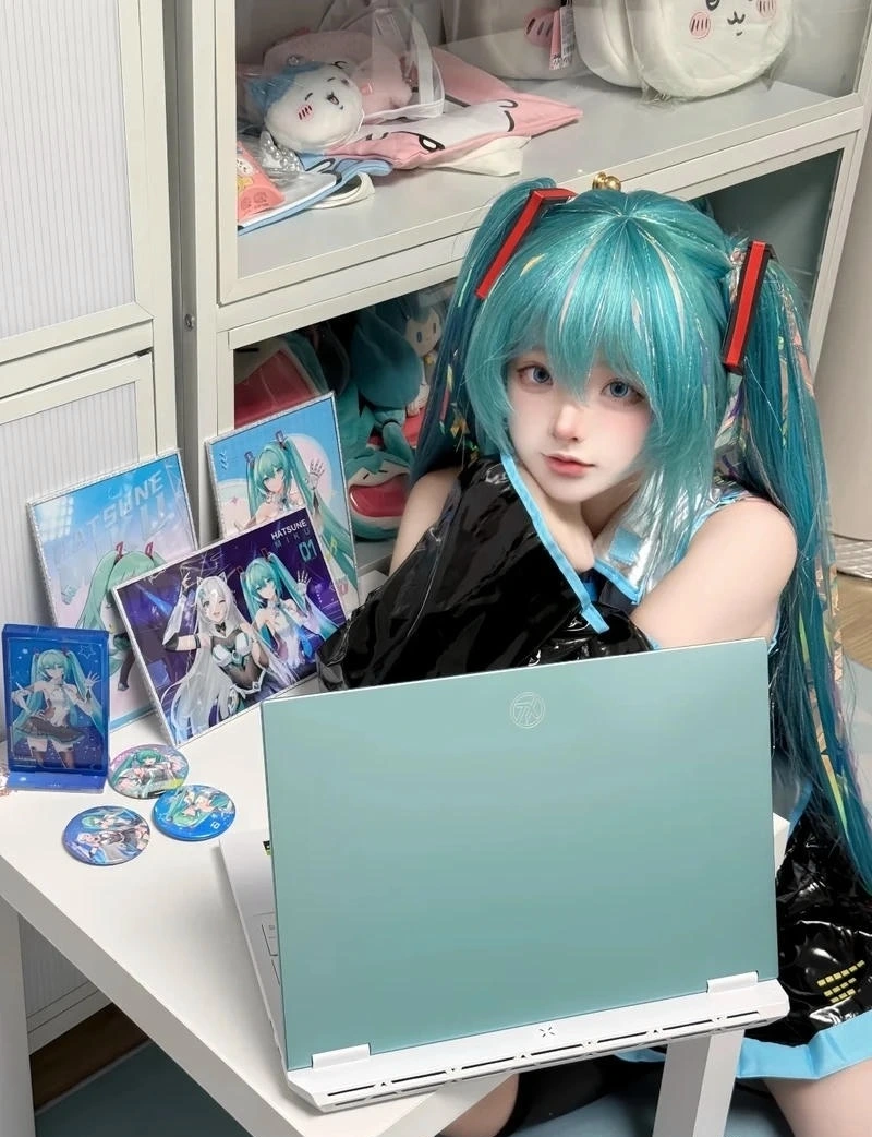Gương mặt trẻ trung hợp phong cách cosplay Miku nữ tính