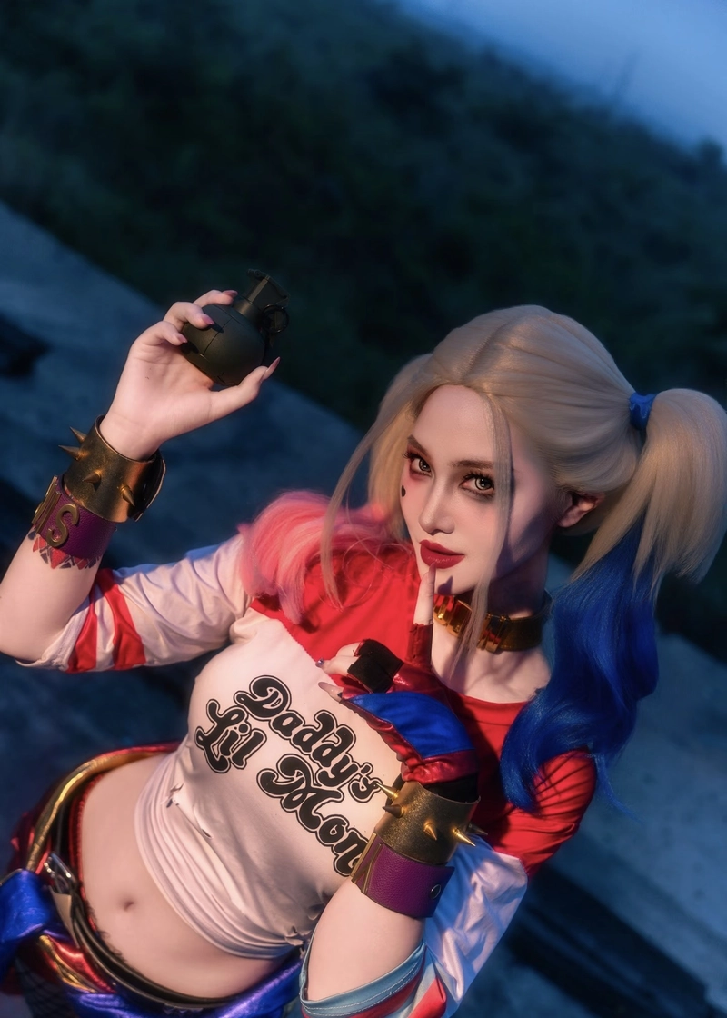 Harley Quinn cosplay phong cách sexy đầy cuốn hút