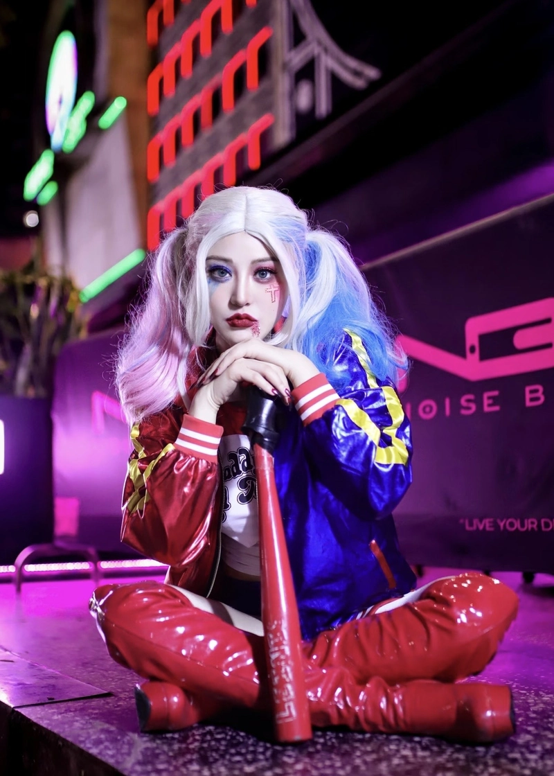 Harley Quinn cosplay thần thái mạnh mẽ đầy cuốn hút
