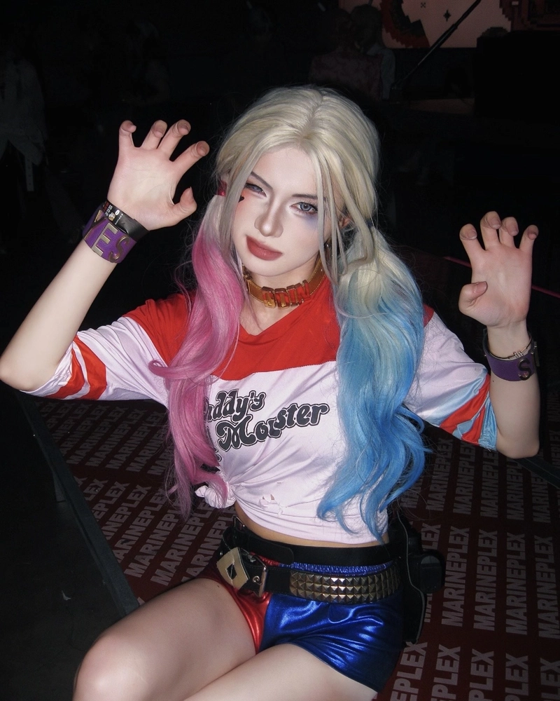 Hình Harley Quinn cosplay ánh nhìn cuốn hút đầy bí ẩn