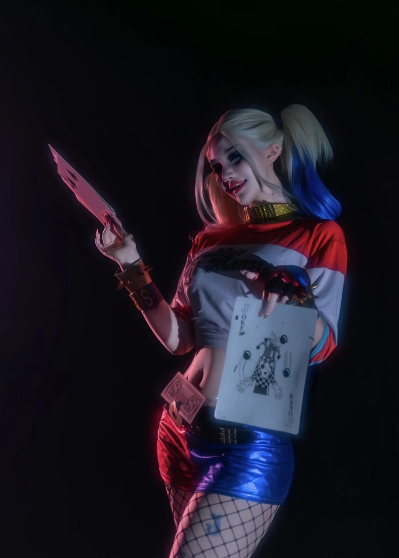 Hình Harley Quinn cosplay ánh nhìn sắc sảo đầy cá tính