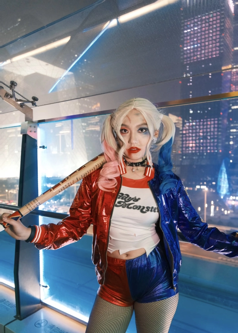 Hình Harley Quinn cosplay ánh nhìn tinh quái đầy ấn tượng