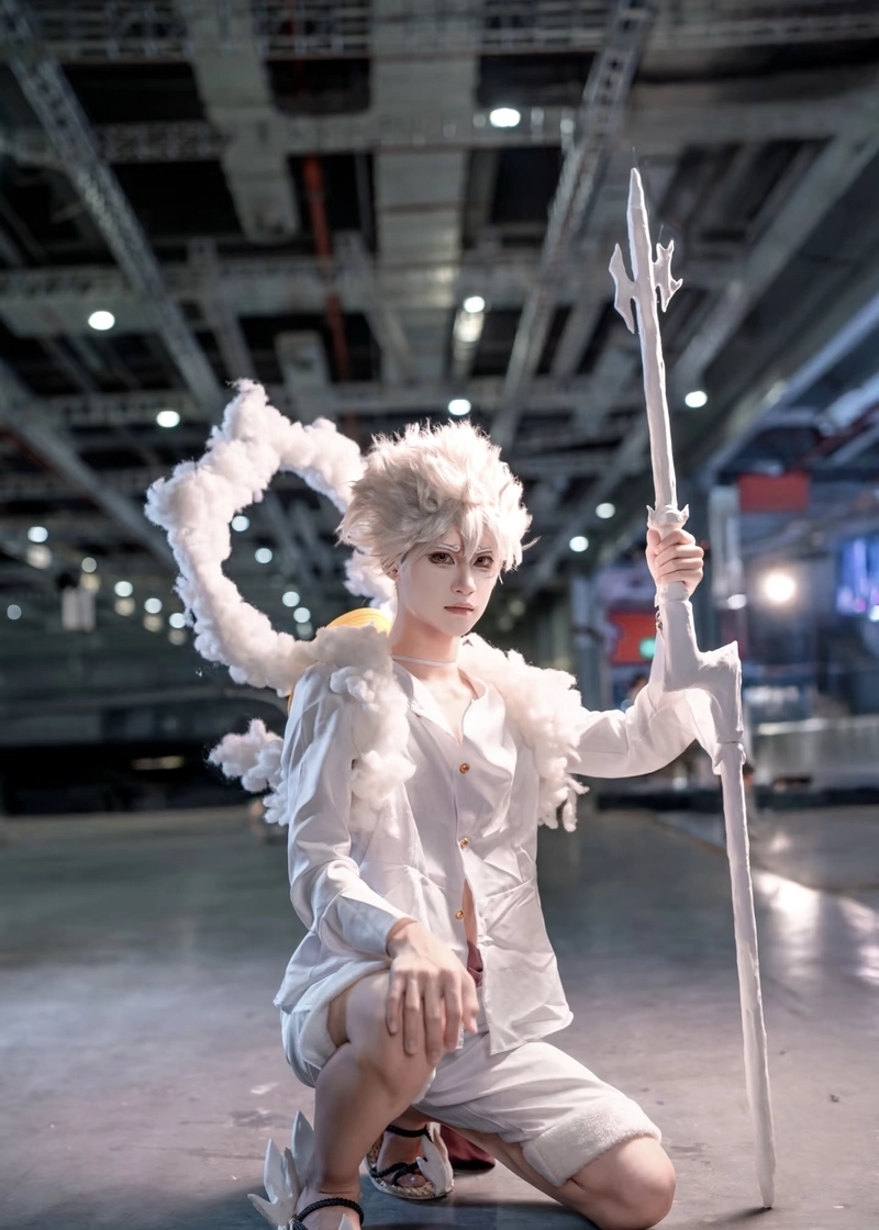 Hình Luffy cosplay ánh mắt rạng rỡ đầy năng lượng