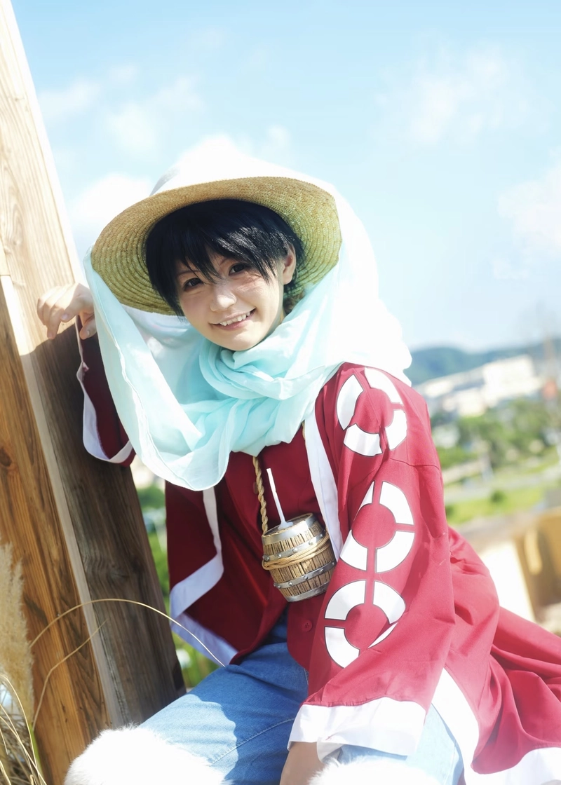 Hình Luffy cosplay ánh mắt sáng thể hiện quyết tâm