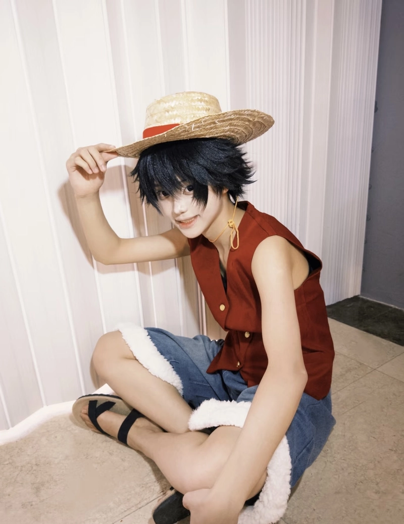 Hình Luffy cosplay vẻ ngoài giản dị nhưng cuốn hút