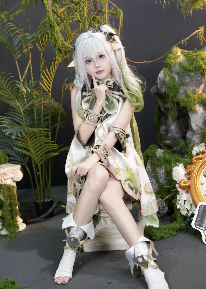Hình Nahida cosplay vẻ đẹp thanh khiết nhẹ nhàng cuốn hút